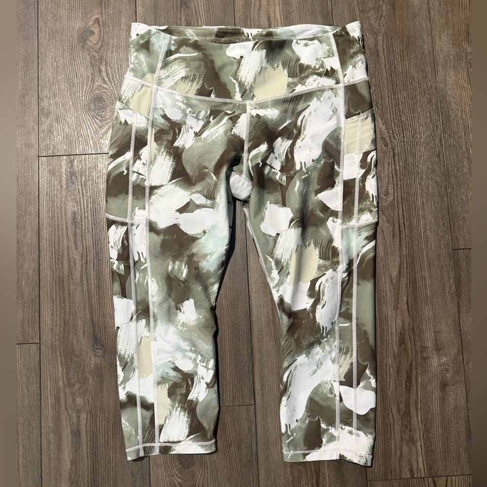 Athleta Ultimate Stash Capri Leggings XL Green Abstract Print Pockets
